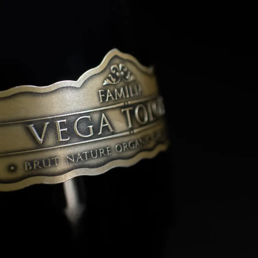 Etiqueta adhesiva impresión Offset + stamping 3D -- Soporte Lam Bright Silver